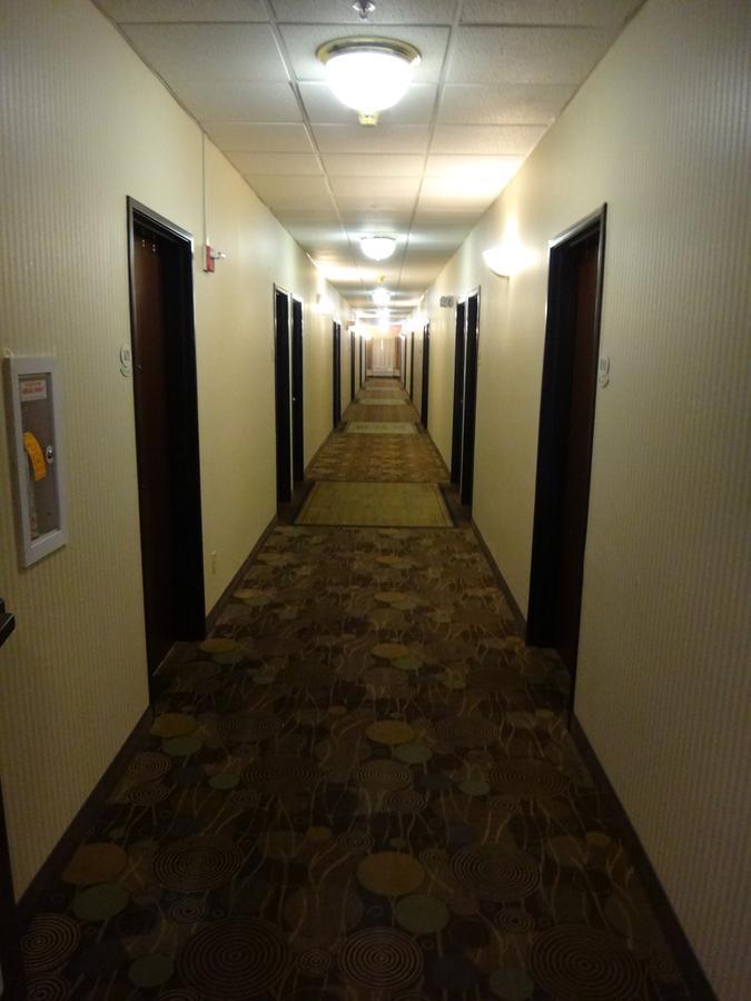Windsor Inn & Suites Dodge City Exterior photo