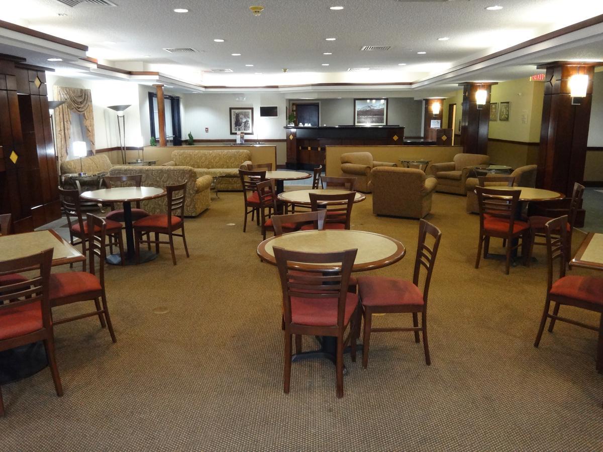 Windsor Inn & Suites Dodge City Exterior photo