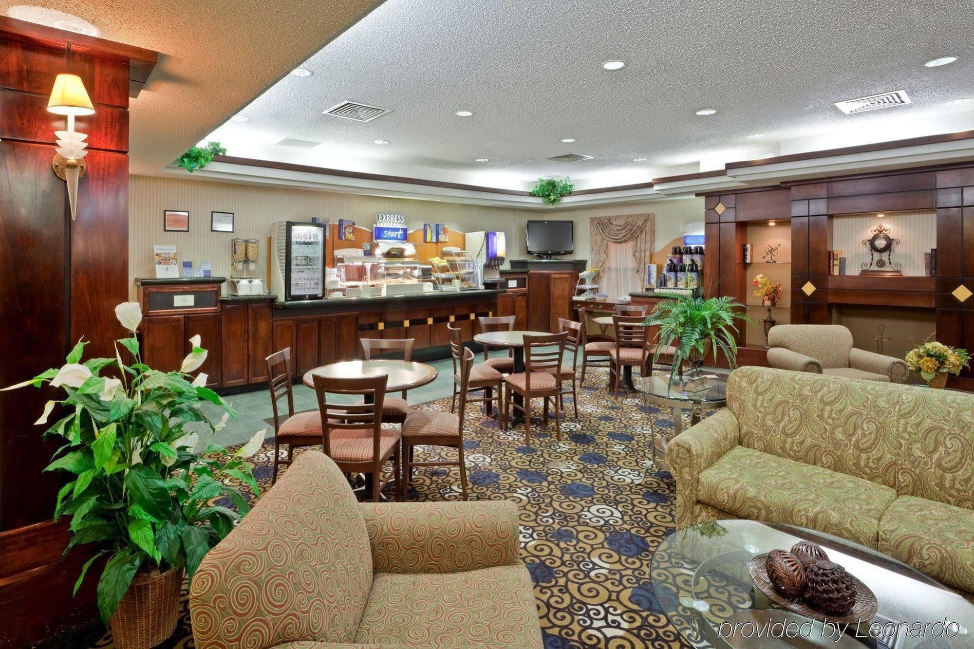 Windsor Inn & Suites Dodge City Exterior photo