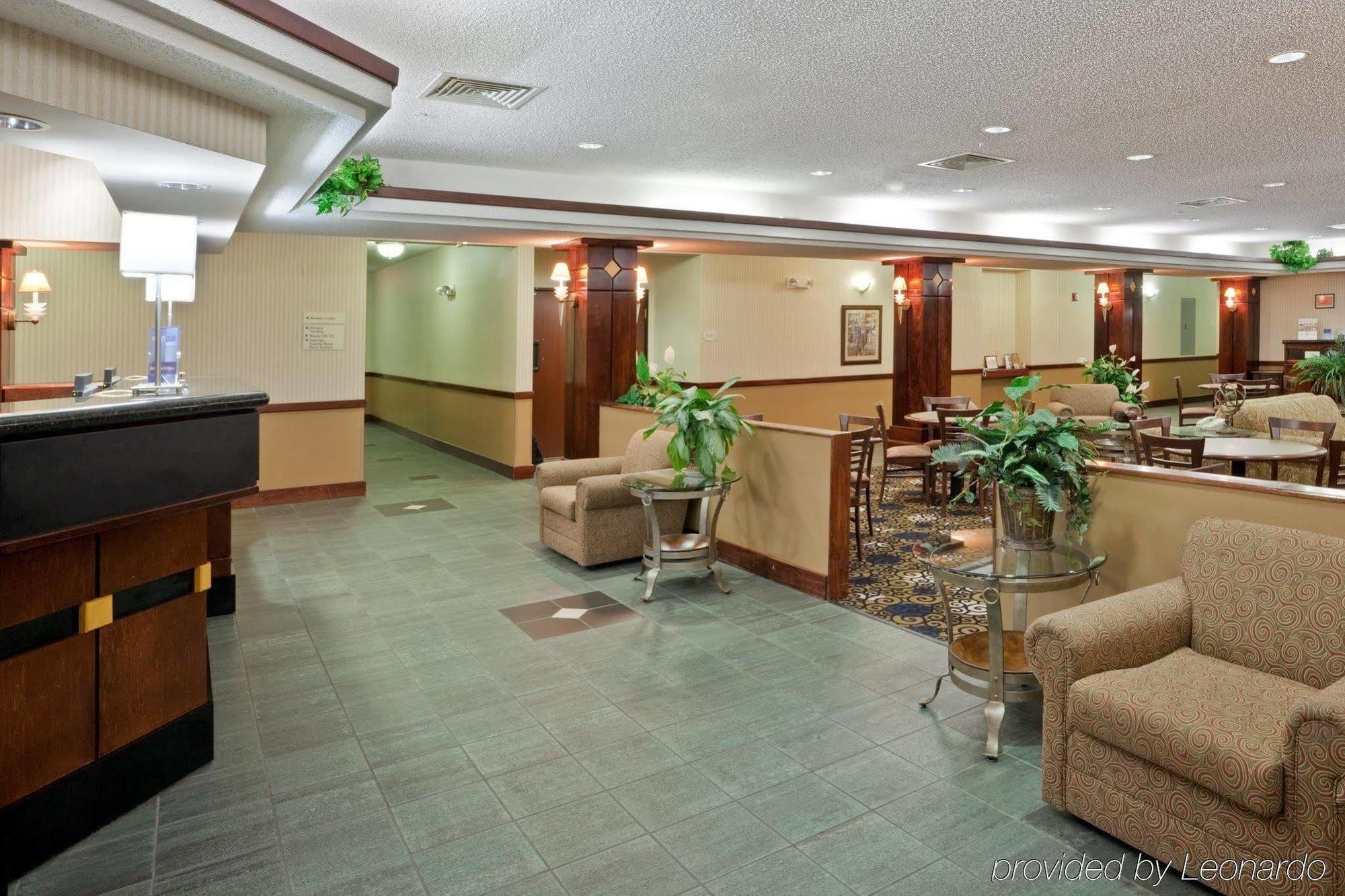 Windsor Inn & Suites Dodge City Exterior photo